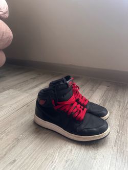 Air Jordan 1 Mid Sneakers – Black/Red