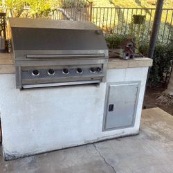 BBQ ISLAND AND GRILL FREE