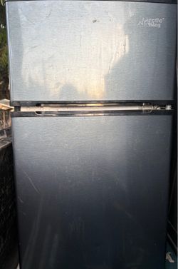 Mini refrigerator