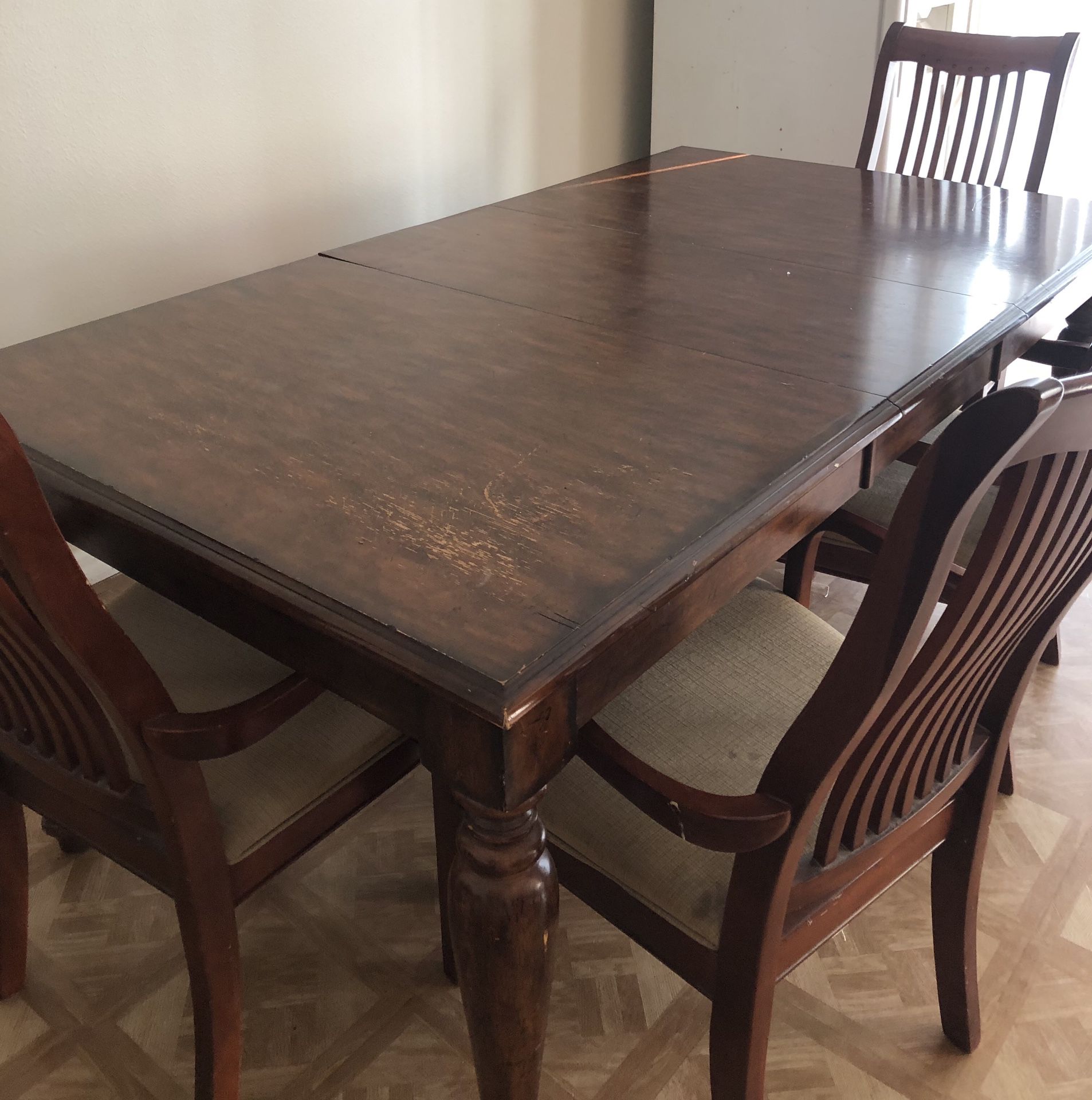 Kitchen/ dining room table ( MOVE OUT SALE)