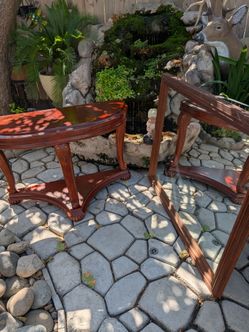 Entry table with mirror