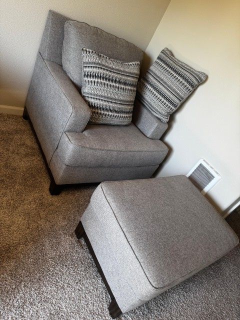 Single Armchair With Ottoman