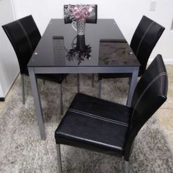 Dining Room Set/ Table And 4 Chairs 