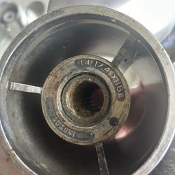 Suzuki Right Hand 14 1/4 X 18 Propeller