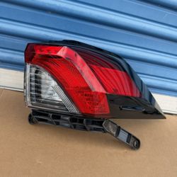 2019,2020,2021,2022,2023,2024,2025 Toyota Rav4 TailLight/Mica Trasera Rh Passenger Oem,Original  Ask