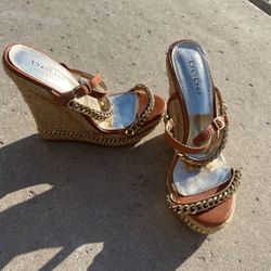 Bebe Size 6 Wedge