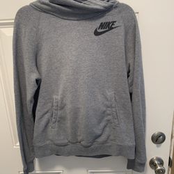 Woman’s Comfy Gray Nike Sweatshirt Size Large