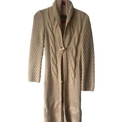 BEBE cream cable knit cardigan duster Small One Button Long Cottagecore Academia. This cream cable knit cardigan duster by BEBE is a stunning addition