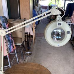 LUXO Artuculated Arm Magnifying Lamp