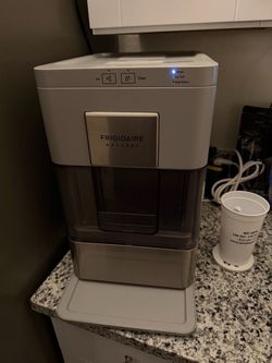 Frigidaire Gallery Countertop Ice Maker