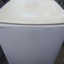 Refurbished Washer. Works Great. Can Deliver, Install And Haul. Hablo Español 