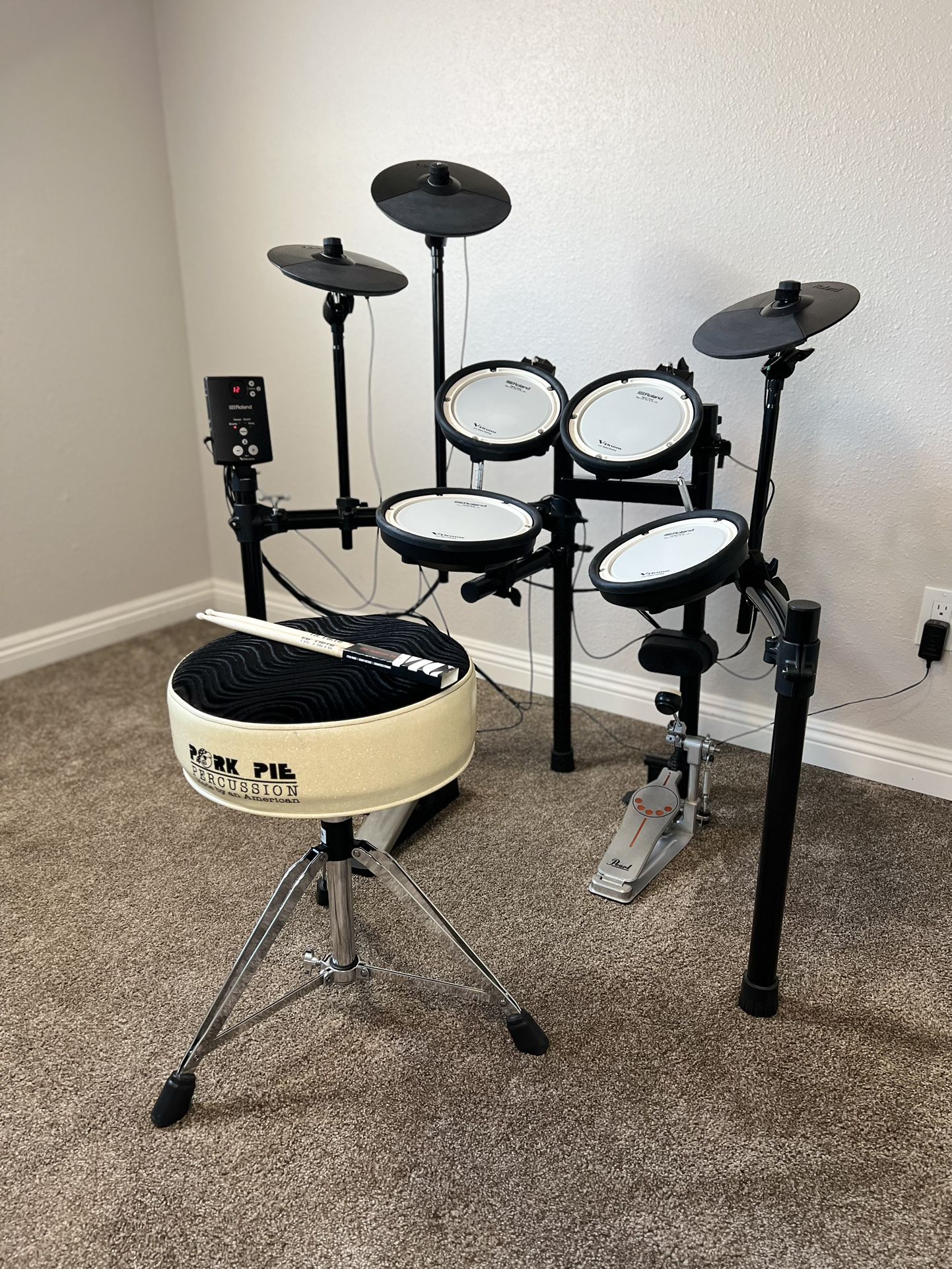 Roland TD-1DMK Dual-Mesh Kit V-Drums Set w/Pearl P930 Pedal