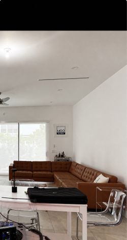 Sofá y mesa