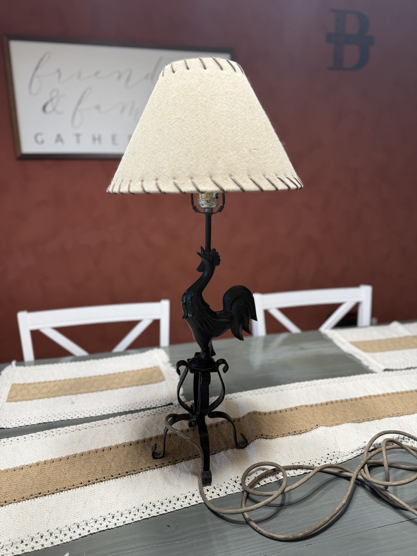 Vintage Rooster Table Lamp with Rustic Charm