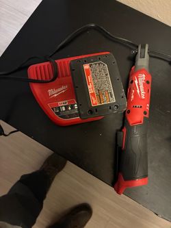 Milwaukee M12 FUEL Ratchet with Charger and Battery