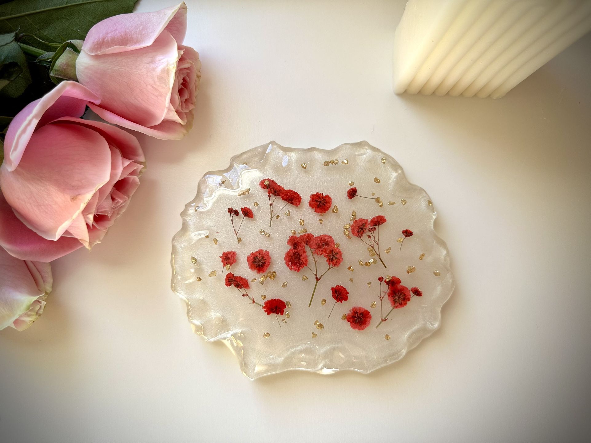 ✨ Handmade Floral Resin Coaster – A Touch of Nature & Elegance ✨ Bring beauty and sophistication to your space with this stunning handmade resin coas