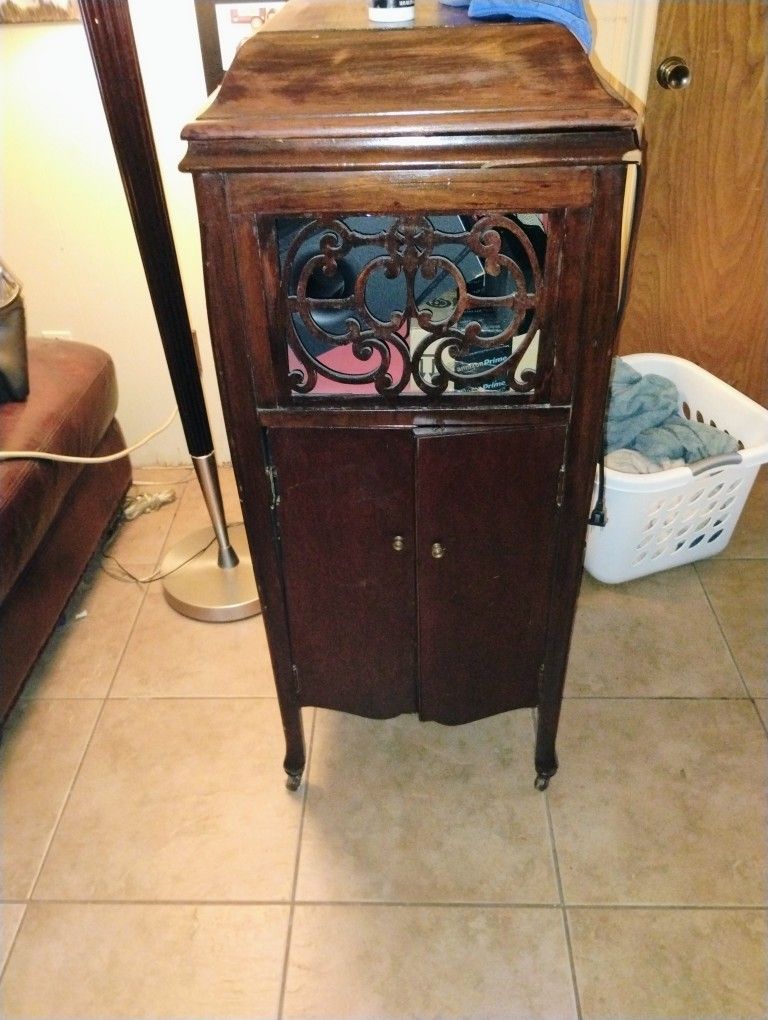 ANTIQUE NO STEREO INSIDE STILL NICE