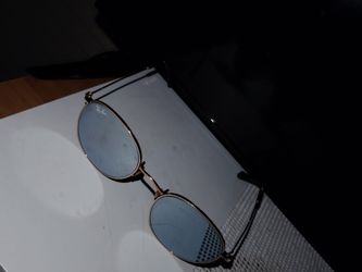 Never used Ray Ban's Round Aviators . Brand new . Great Quality. Great Deal