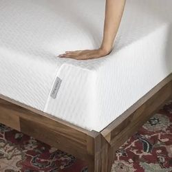 Like New King Size Tuft & Needle Mattress 