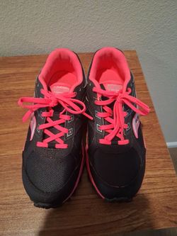 Pink Saucony kids hike shoes size 4