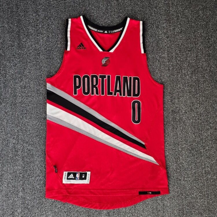 Adidas Men's Portland Trail Blazers Damian Lillard #0 Red Alternate Swingman Jersey Size Medium