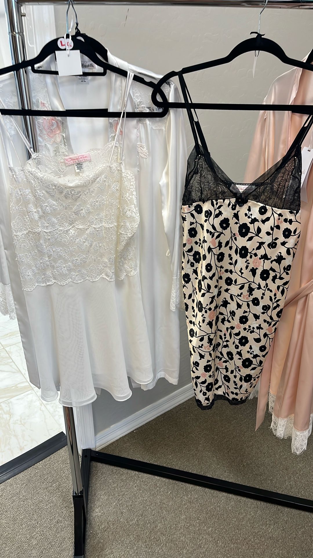 Oscar De La Renta Nightgowns And Robes