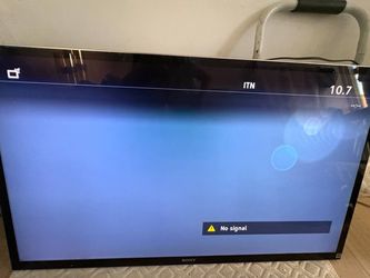 Selling a sony tv, good condition 150-200$ only
