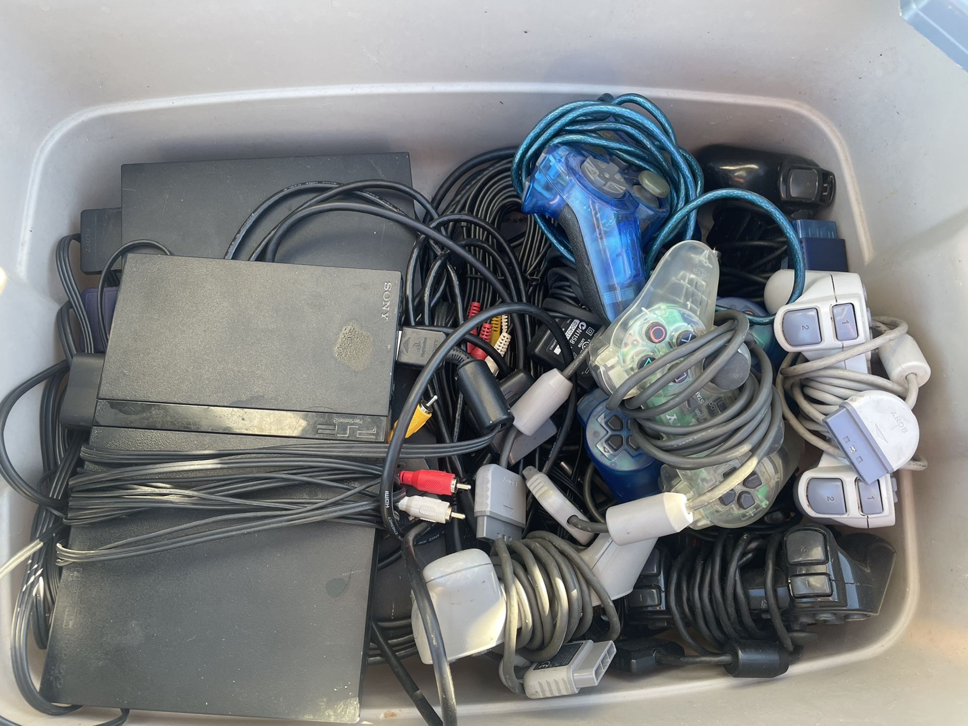 Playstation 2’s and 8 controllers