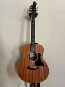 Taylor GS mini e with tonewood amp