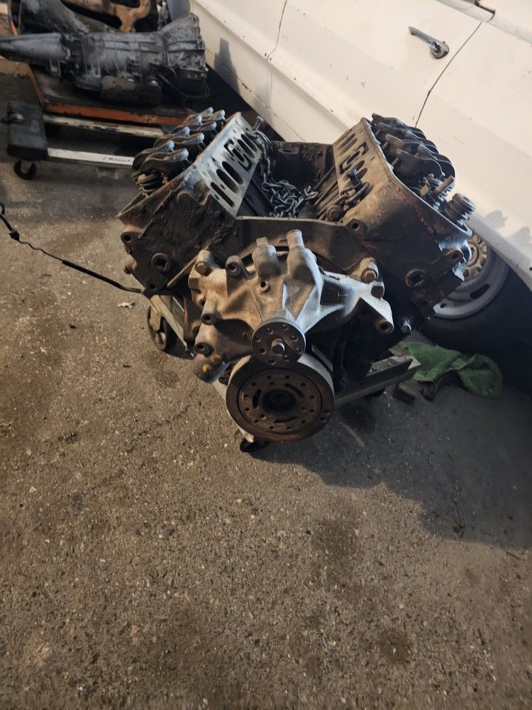 Chevy 454 Big Block With Heads