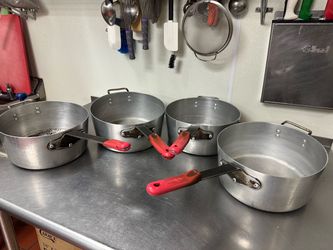 Set of 4 Aluminum Saucepans with Red Handles