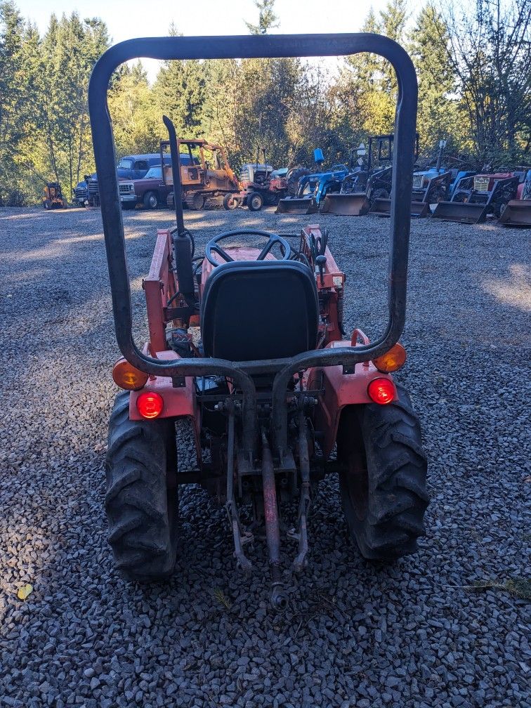 Kubota B7200 HST Tractor with Loader for Sale in Tenino, WA OfferUp