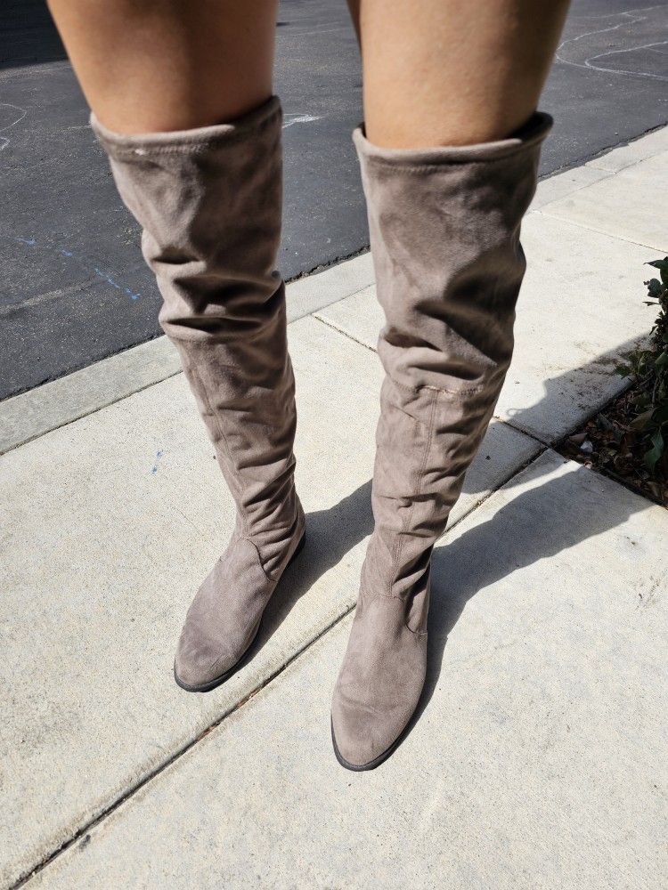 Boots- Fashion- Womens 8- $10- Pick Up Only