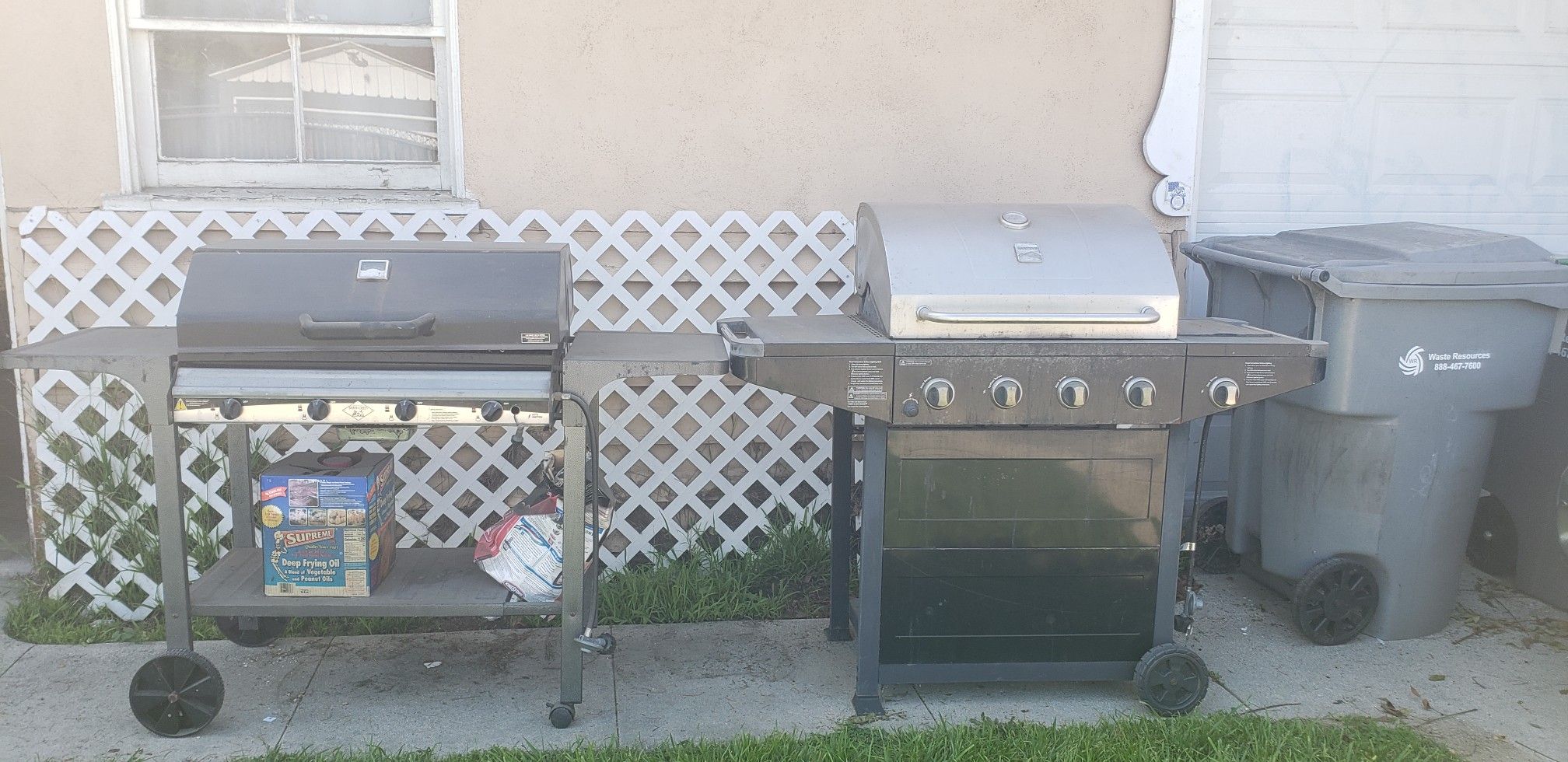 Curb side Free BBQ Grills Lynwood Agnes & Ernstein NO HOLDS FIRST COME