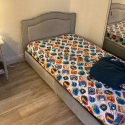 Twin Upholstered Bedframe