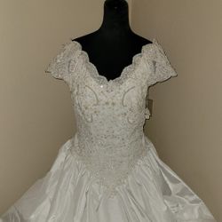 NEW Wedding Dress Full Length Lace Gown By Alfred Angelo Size 10/12 Price Is Firm Cash Only 