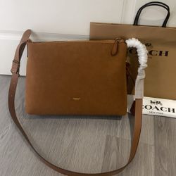 COACH Mott Messenger Bag 33