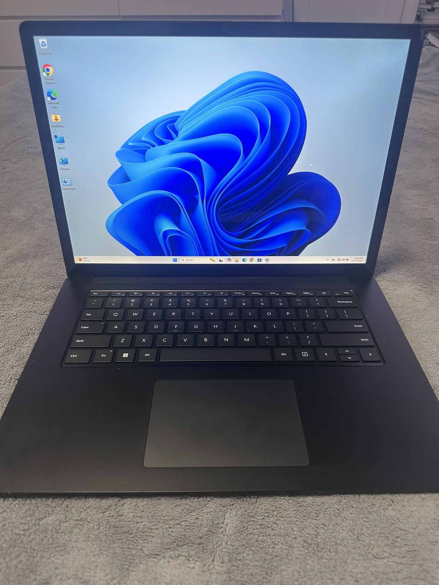 Microsoft Surface Laptop 4 / Core i7 / 16GB RAM / Windows 11 Pro / 15” Touchscreen / 512 GB SSD HHD