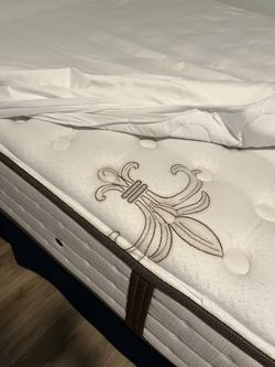 Like-New  Queen Stearn & Foster Mattress, Box Springs & Frame