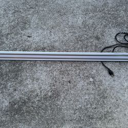 Shop Light (w/hanging Hardware)