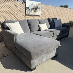 Beautiful Gray Sectional Couch with Chaise DELIVERY AVAILABLE 🚚