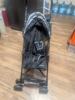 Fold up stroller gray