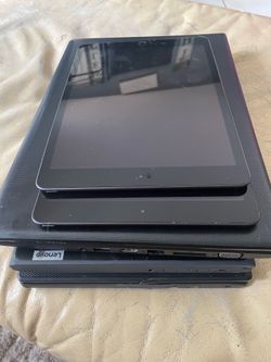 3 laptops w/ 2 iPads