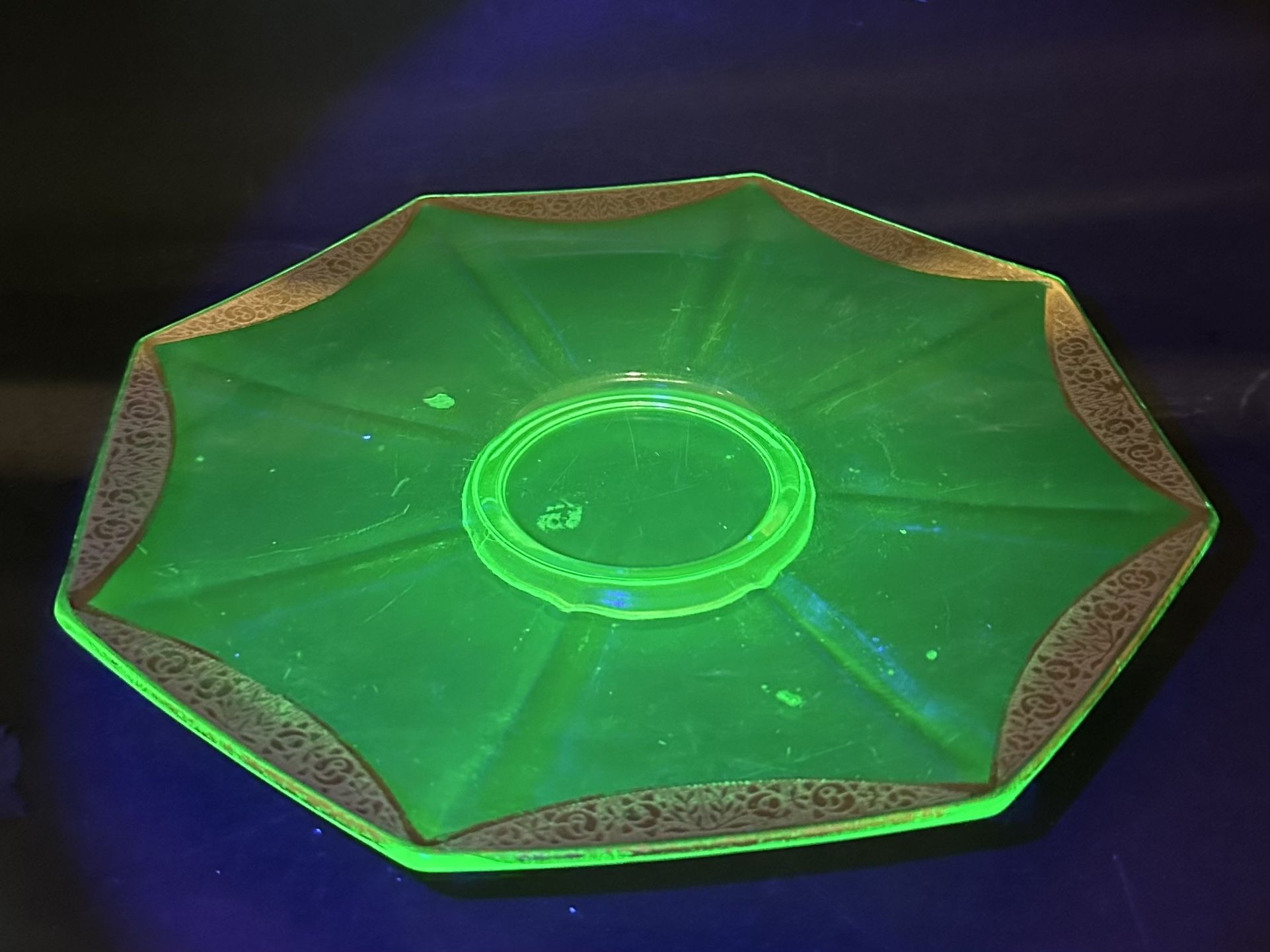 Rare 1930s Tiffin Franciscan Rambler Rose Uranium Green 9” Octagon Plate/Bowl w/ 24K Gold Rim-Glows!