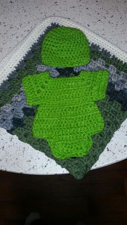 Preemie crochet outfit and blanket