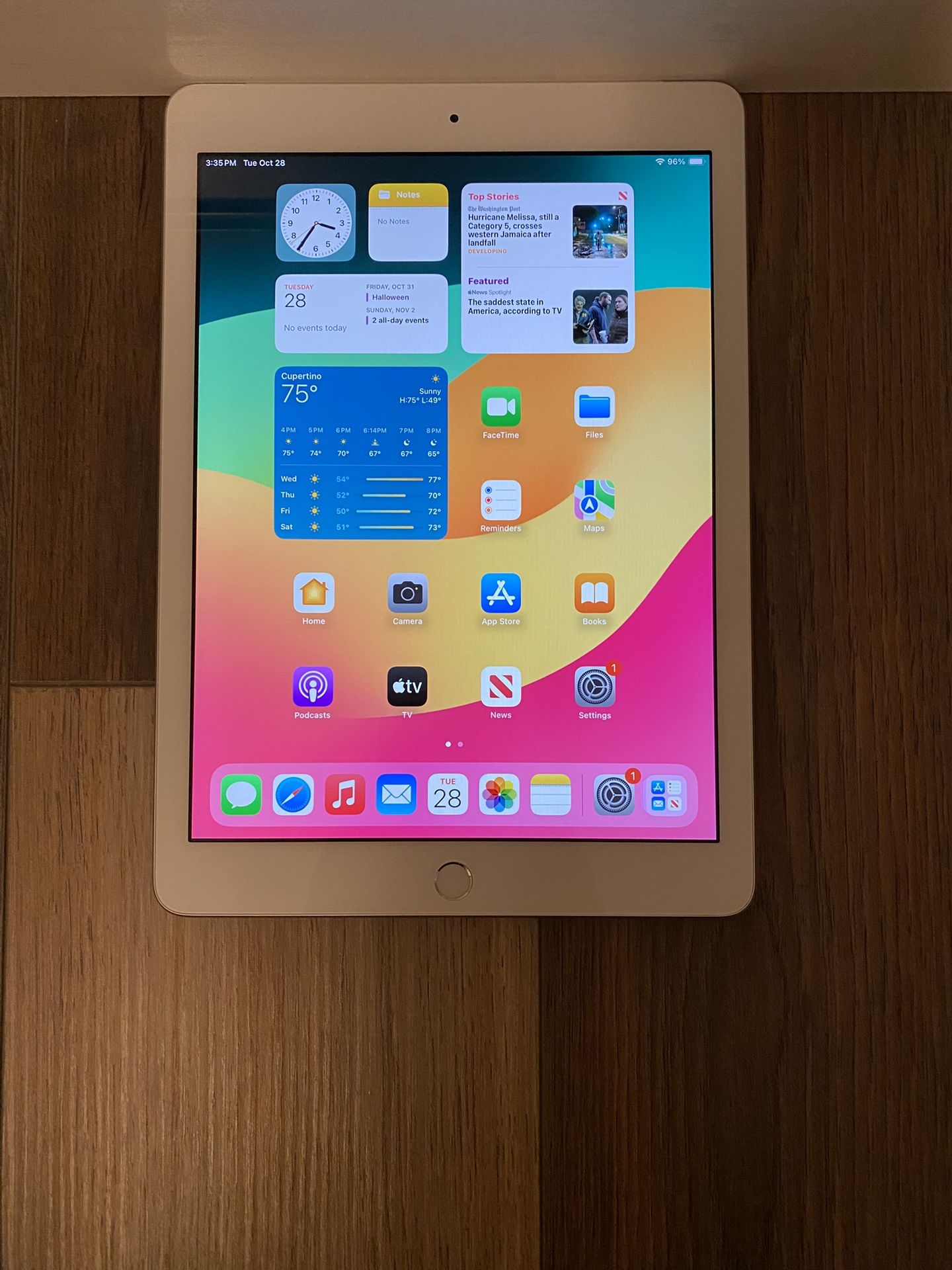 iPad 6th Gen with 32 GB, WiFi and Cellular, IOS 17.7.10