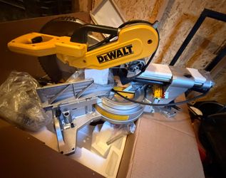 DEWALT 12-in 15-Amp Dual Bevel Sliding Compound Corded Miter Saw one_size | DWS779