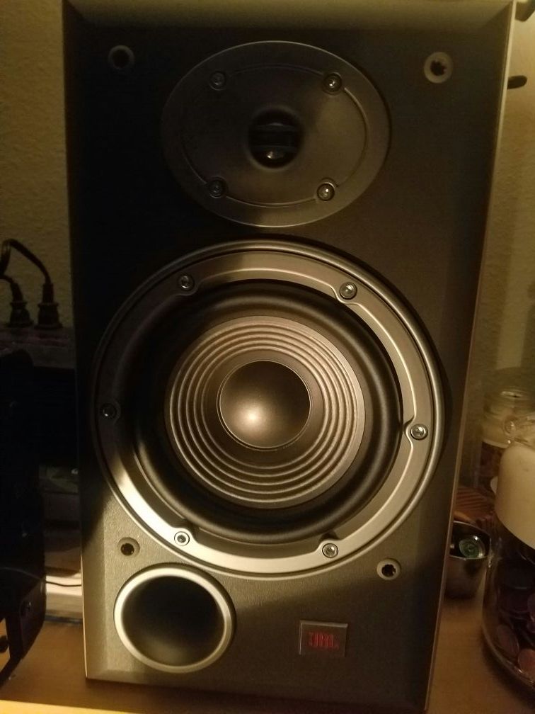 Jbl e30 cheap bookshelf speakers