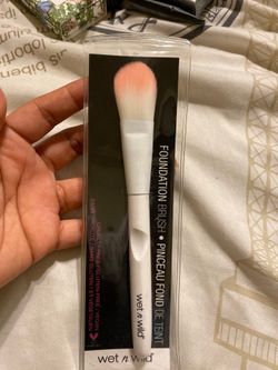 Wet n wild make up brush