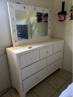 Vanity dresser